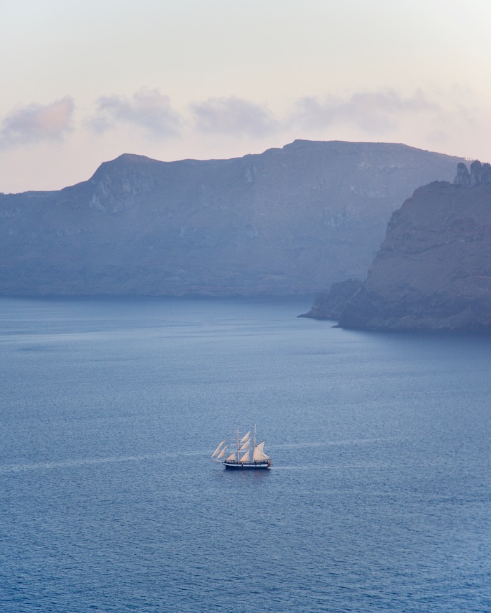 Santorini Travel Guide: A Gem Amidst the Aegean