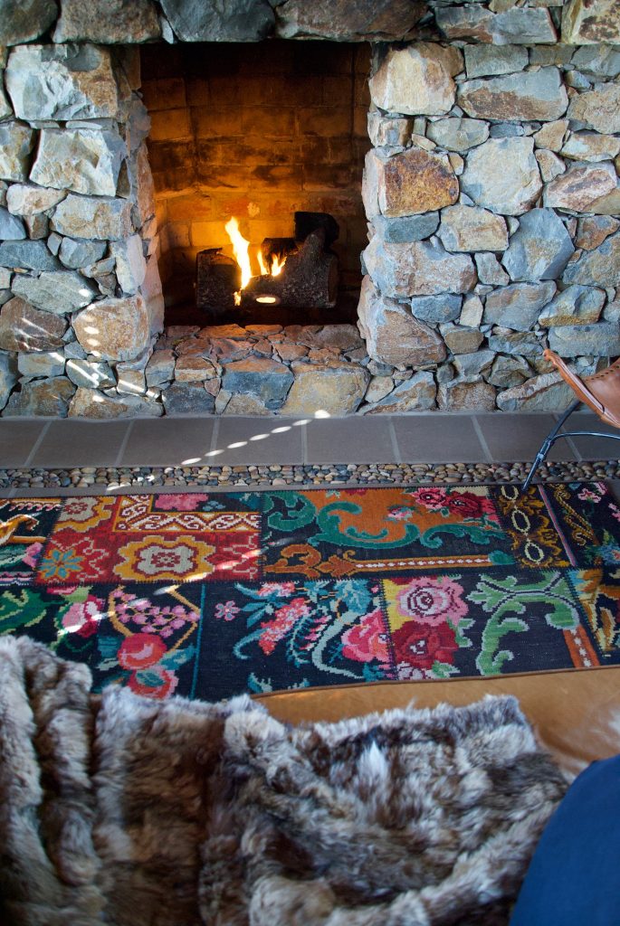 fireplace-rustic-rug-blanket-mantle