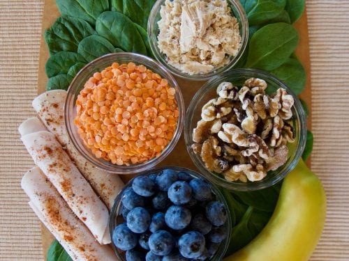 seasonal-affective-disorder-foods_banana_lentils_spinach_salmon_turkey_walnuts_blueberries