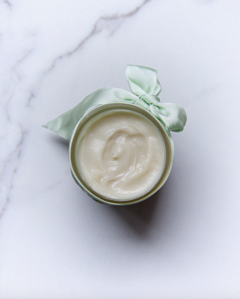 easy-homemade-lotion_DIY-body-butter_Grace&Lightness