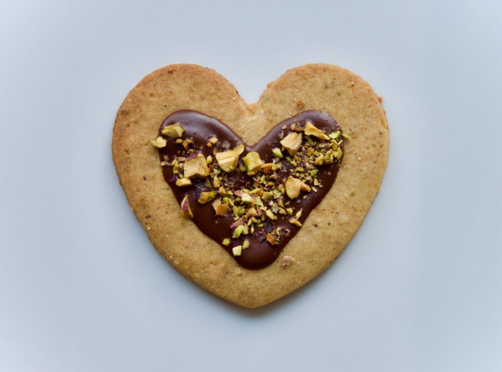 valentines-day-cookie-recipe_pistachio-chocolate-cardamom-rose-cookies