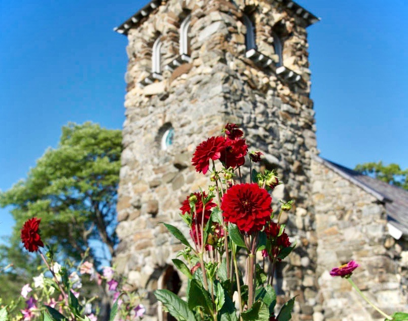 Saint-Anns-Church-viewpoint_scarlet-dahlias