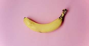 bananas-for-anxiety_best-healthy-snacks-for-airplanes
