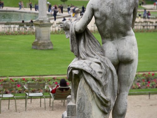 nude-statue-at-luxembourg-gardens-Paris