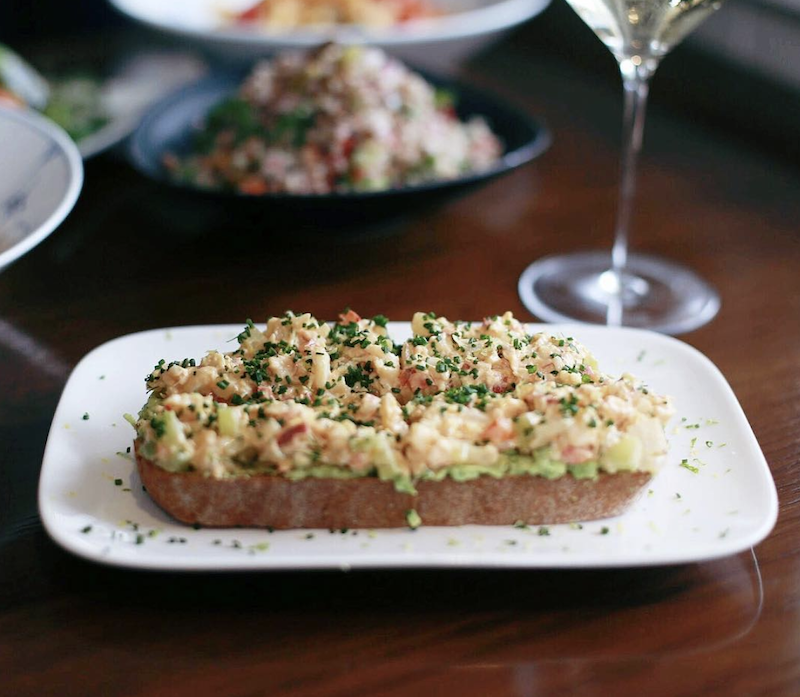 the-hamptons-travel-guide-dining_lobster-avocado-toast