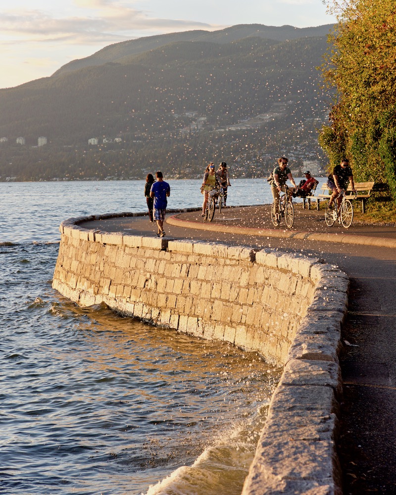 vancouver-travel-guide_biking-stanley-park-seawall