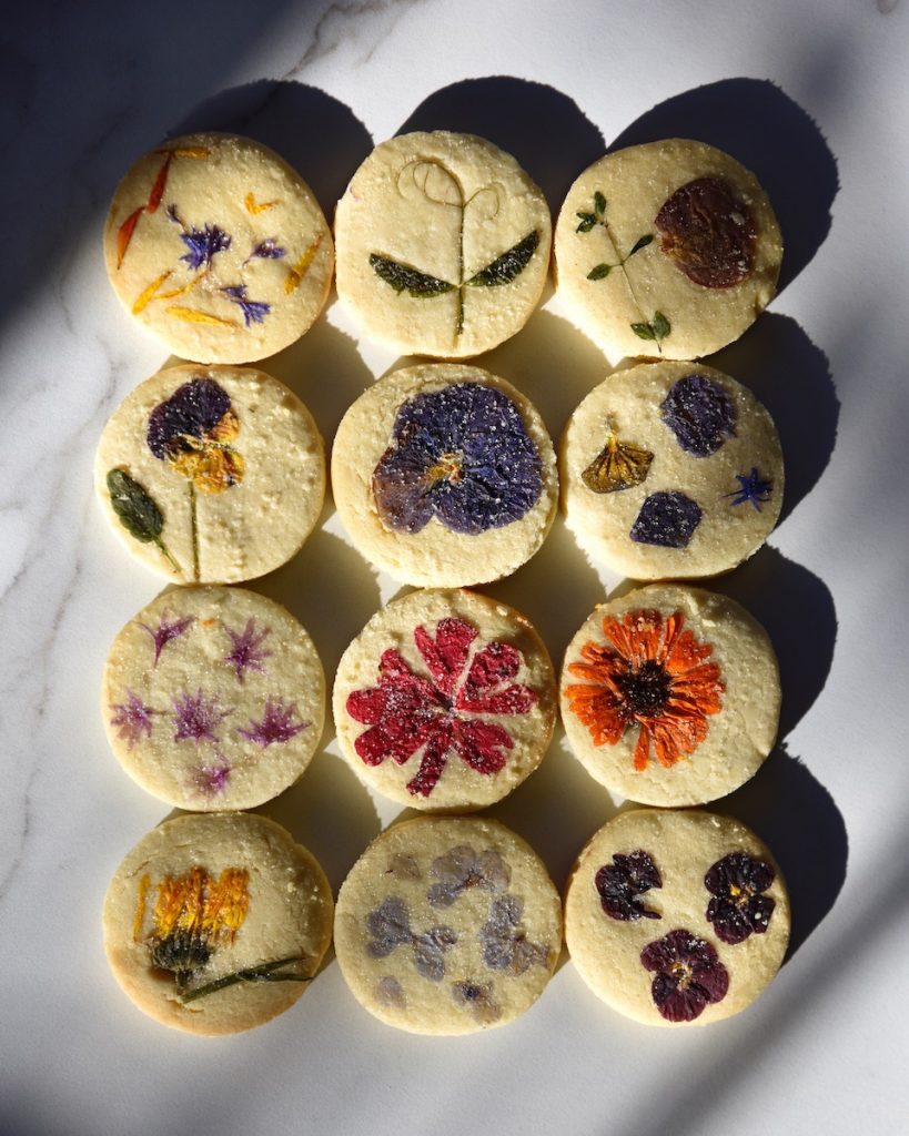 pressed-flower-cookies