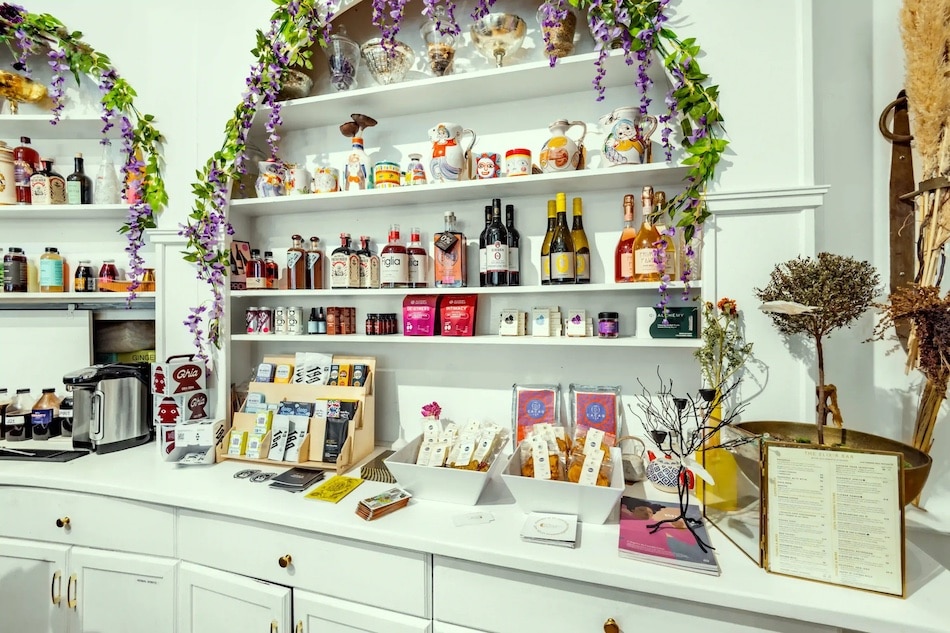 NYC Beauty Boutique Highlights Best Local Beauty Shops in New York 4 https://graceandlightness.com/wp-content/uploads/2022/12/clean-skincare-stores-nyc.jpg?utm_source=chatgpt.com